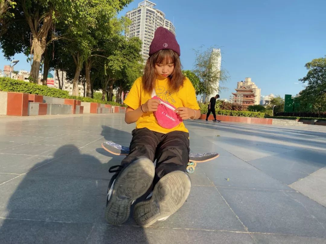 女滑手滑得再凶也一定要学会保护自己的胸