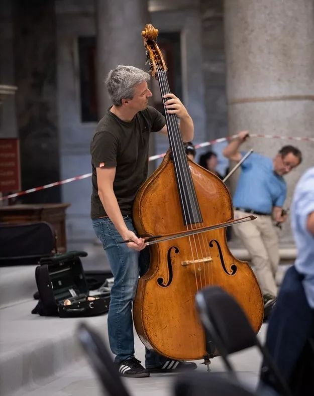 matschinegg和五弦低音提琴08filip waldmann法式持弓(左)与德式持