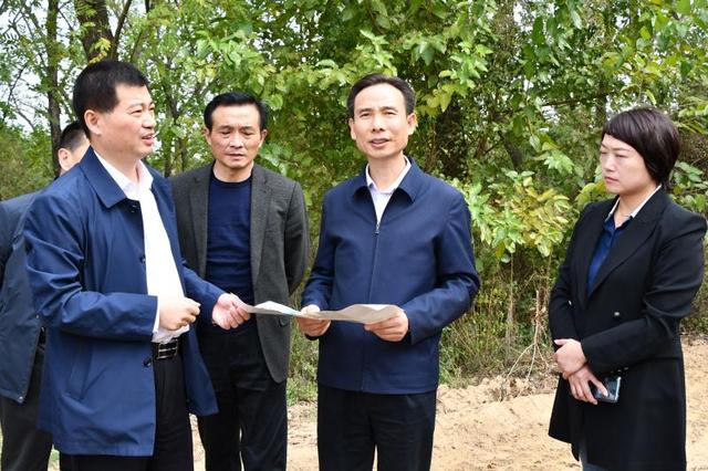 罗山县长汪明君到淮河罗山段进行行巡河