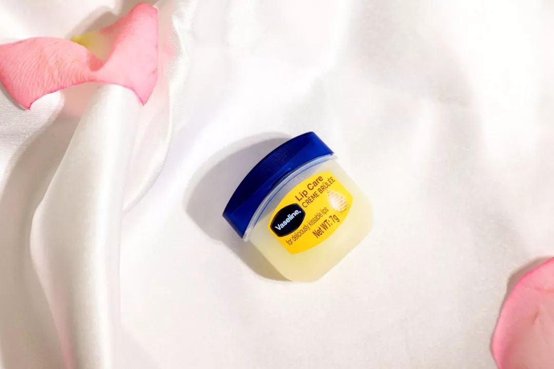 "别耍嘴皮"往下看你就秒懂啦~偷偷用了凡士林家的口红cp啦,口红魔鬼