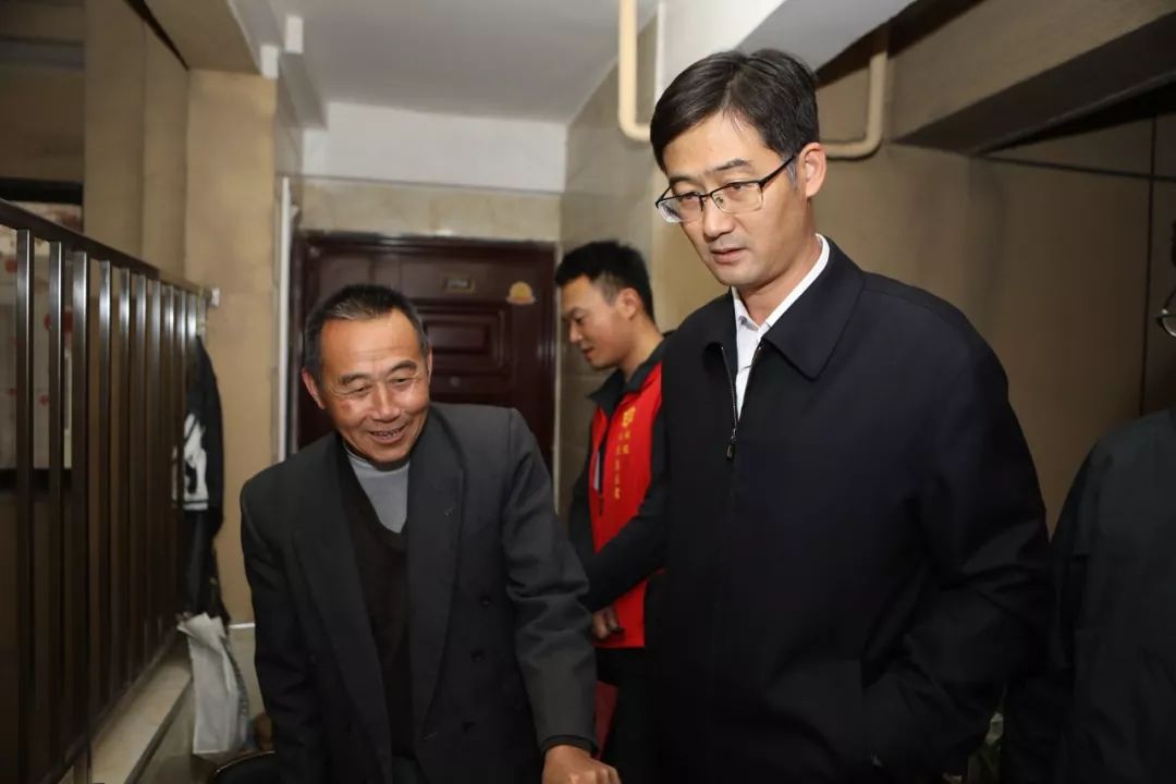 区机关党委书记,党政办副主任朱建平参加夜查.