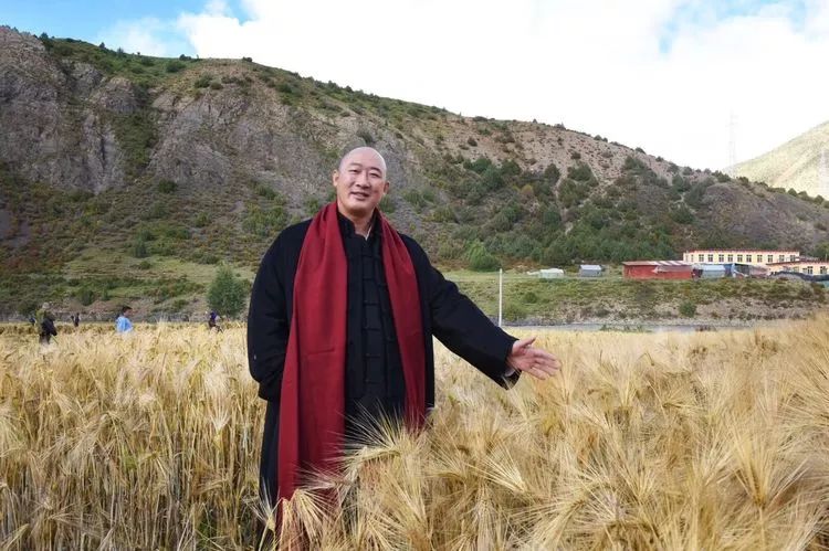 学以成人情系故里一一生命学家潘麟先生回乡反哺之路