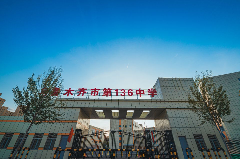出家门进学校,毗邻全市十强级名校,人文社区高素质邻里,名校云集,书香