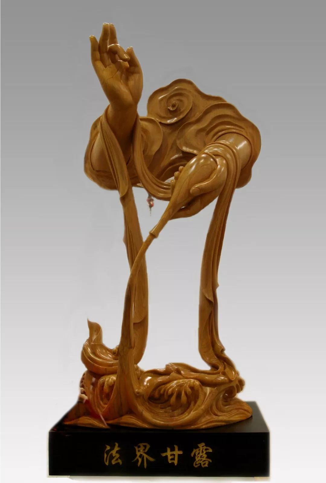 第五届二等奖木雕《法界甘露》王龙腾第五届二等奖木雕《双龙抢珠》曾