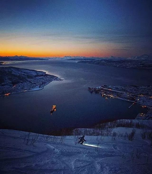 挪威纳尔维克滑雪  冬季峡湾风光
