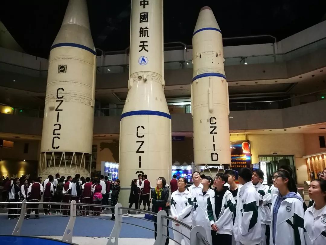 钱学森班探秘太空追寻我的航天梦海淀实验中学高一年级钱学森班特色