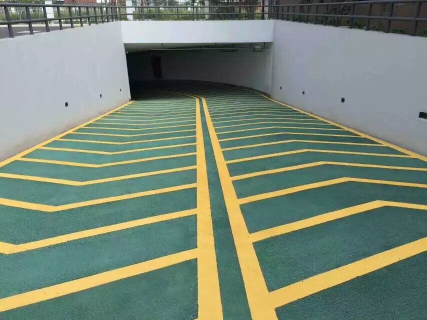 车库进出口做的防滑坡道是什么?