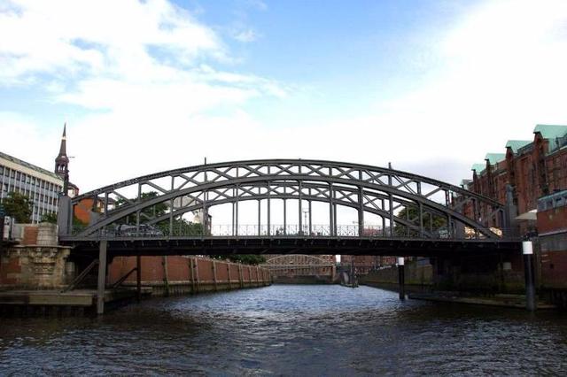 世界上桥梁最多的城市比重庆的桥梁还多有世界桥城的美称