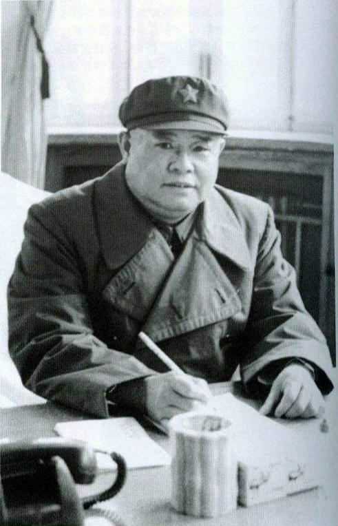 谢振华大胆提拔年轻干部,值得一说的是他把年轻有为的廖锡龙从师长
