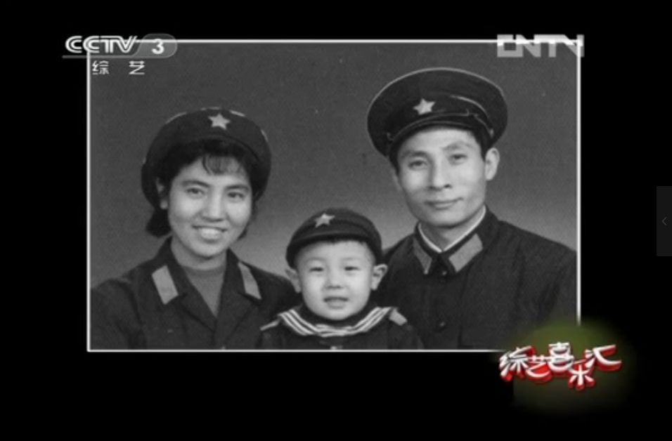 43岁央视名嘴撒贝宁全家近照曝光一家人太有才了