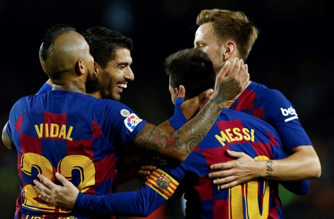 原创巴萨这巨星太强了!世界级转身抽射 目中无人式直塞,是熬夜动力