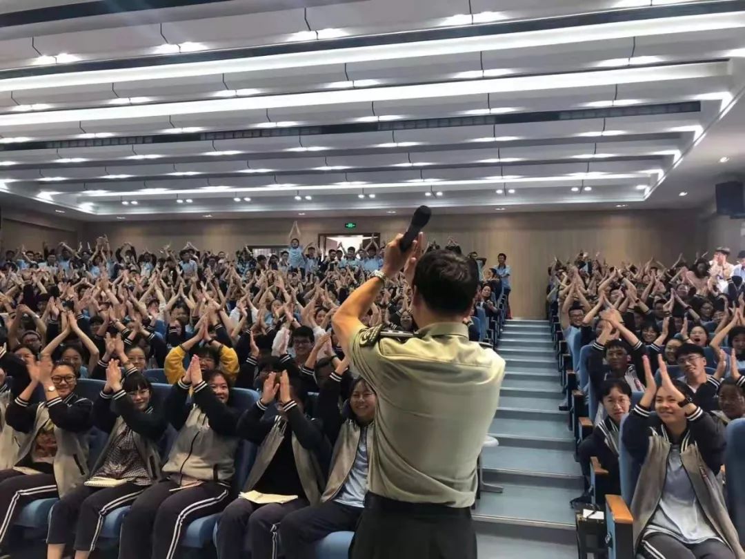 新安龙老师高考励志全国巡回演讲走进浙江磐安中学!
