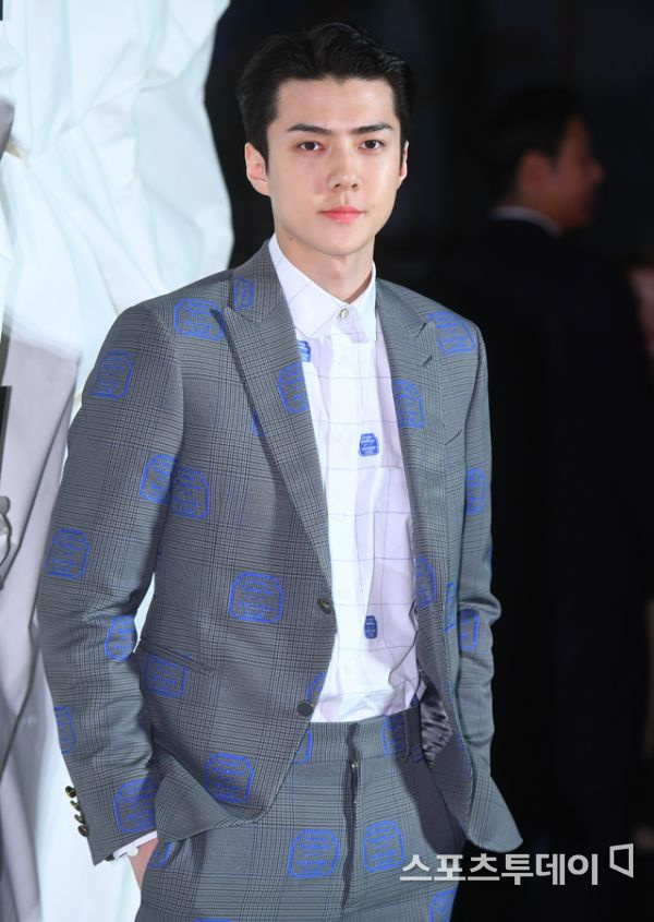 世勋亮相lv品牌时尚活动今天哥哥的颜值也努力工作了