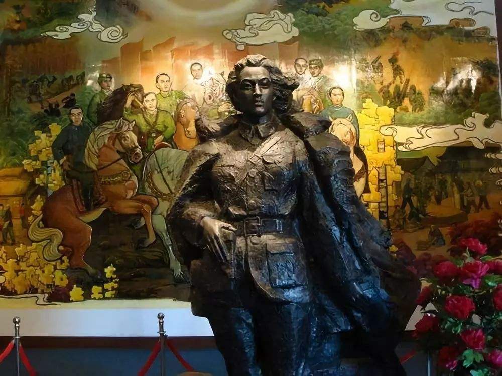 在这一时期也出现了不少抗日女英雄,她们为了革命而流血流泪,背后的