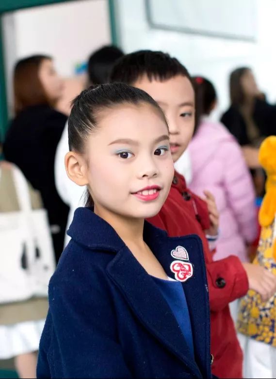 踏歌而来勾勒四季附小合唱团在2019年浏阳市中小学艺术节上精彩发声