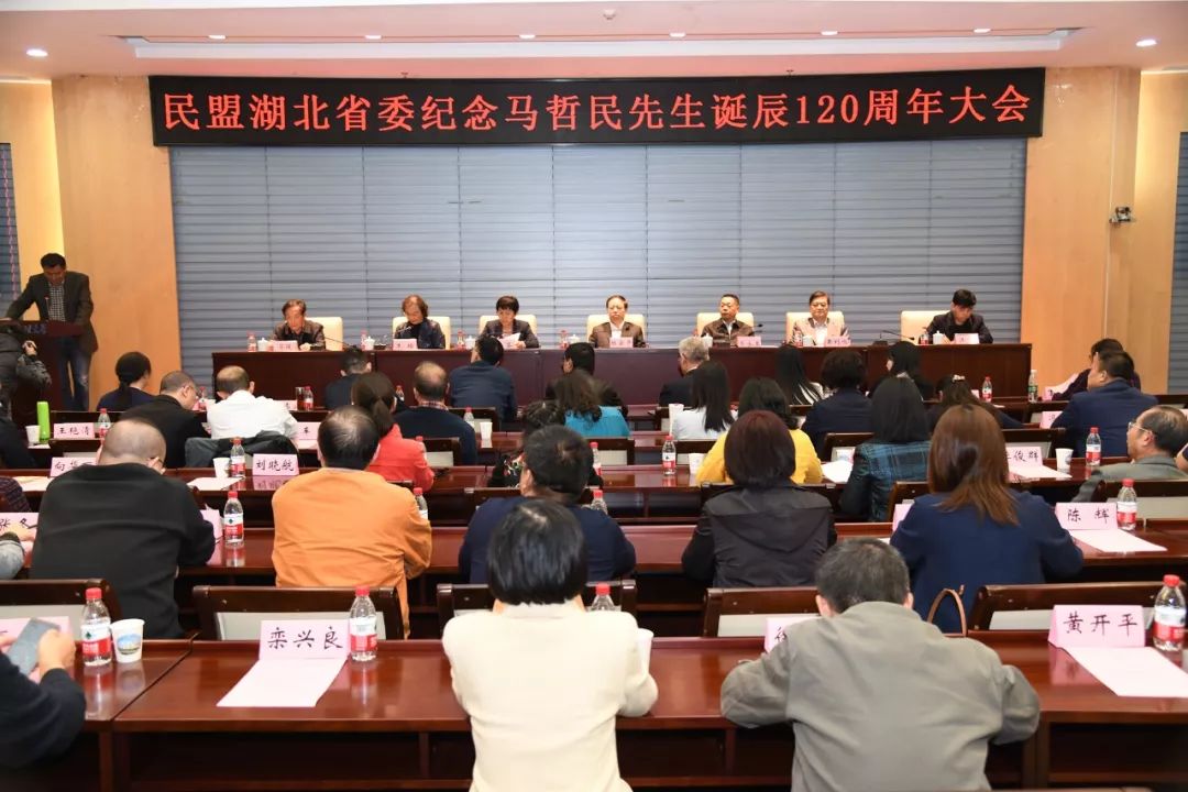 他是老校长,是中南财经学院筹备委员会主任委员.