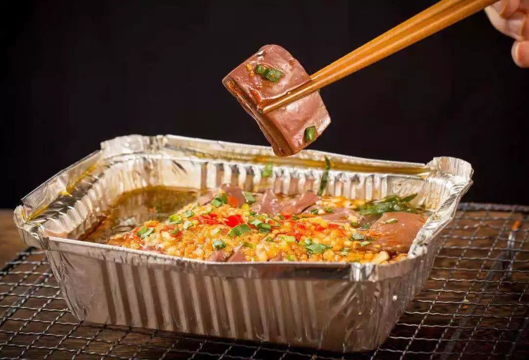 锡纸韭菜猪红--干巴牛肉--烤湛江生蚝--红柳木烤羊肉串--西域烤羊排