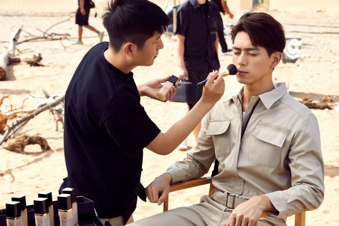 肖战vs李现男色时代美妆带货的不仅仅只有代言