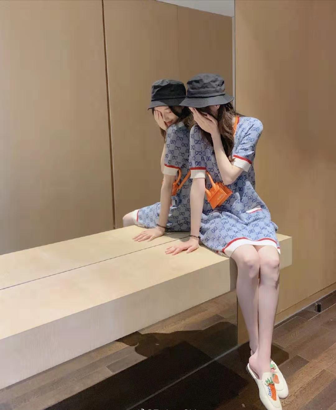 36岁唐嫣孕期穿搭真够虐的,筷子腿大写的羡慕