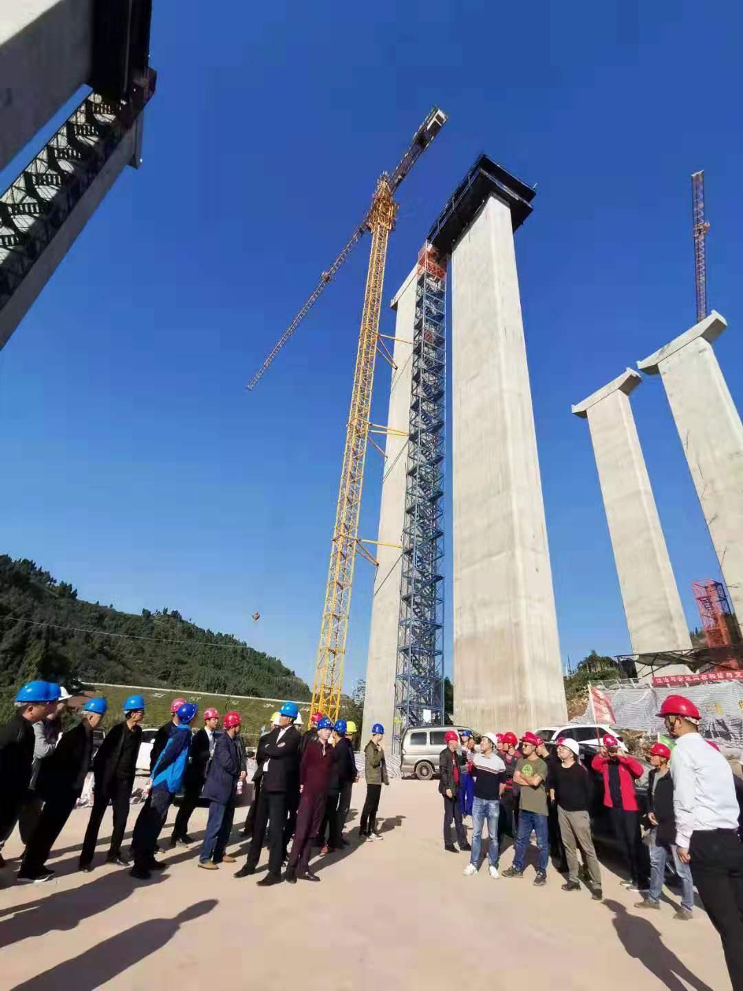 中铁二十五局集团合安项目部召开高墩液压爬模施工观摩会深受好评