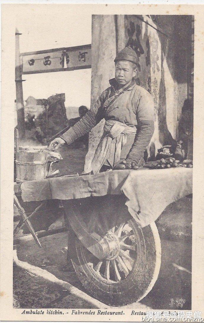 1910年真实反映老北京人生活老照片:剃头,熬鹰,小吃摊