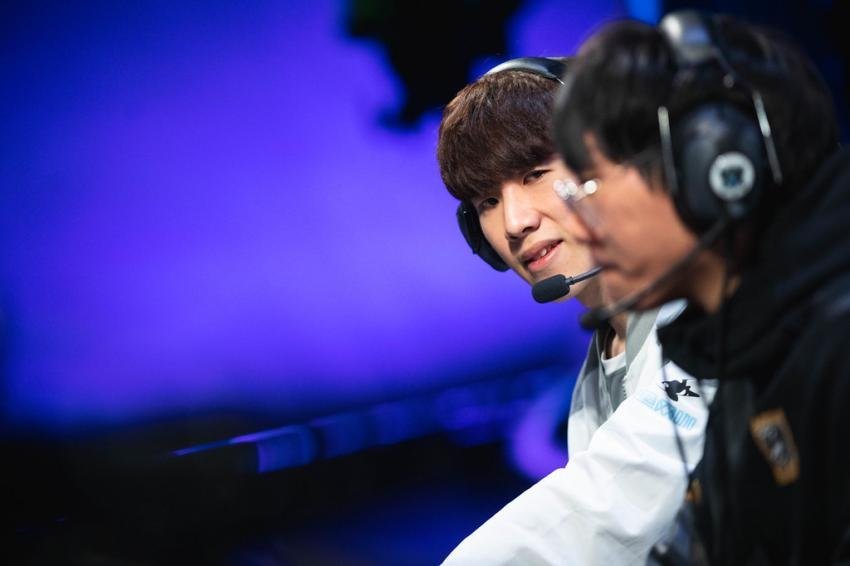 真的很难选,ning,小天和tarzan都值得一票,ning虽然在前期节奏上不如