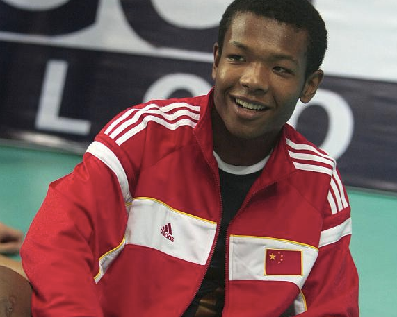 原创男排上首位中非混血曾惨遭韩媒调侃他宣称中国是唯一的祖国