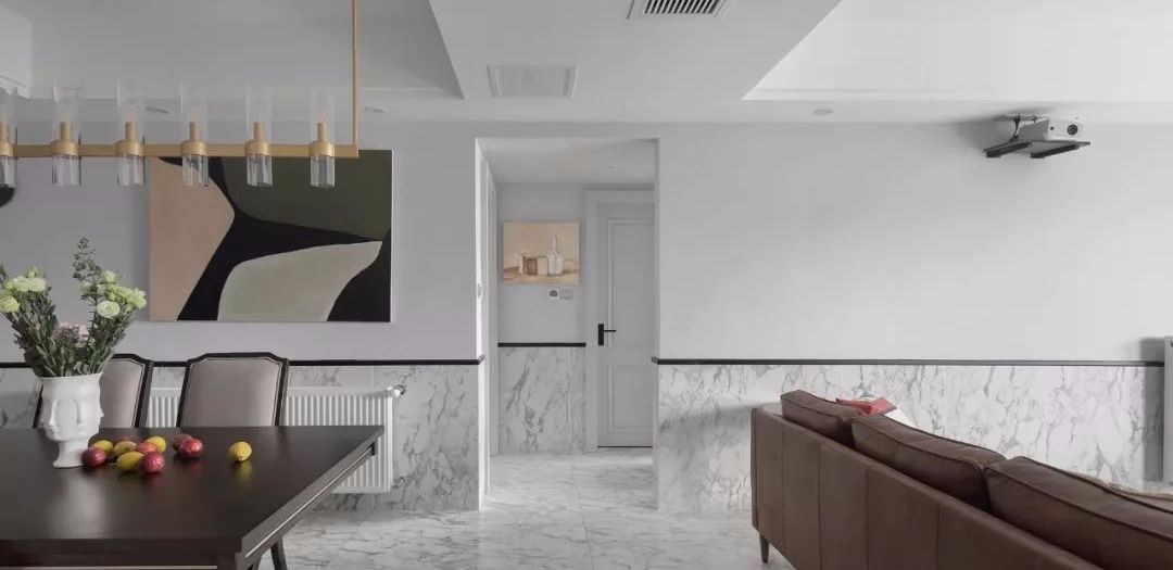 122平简美舒适混搭风 客厅半墙瓷砖为实用