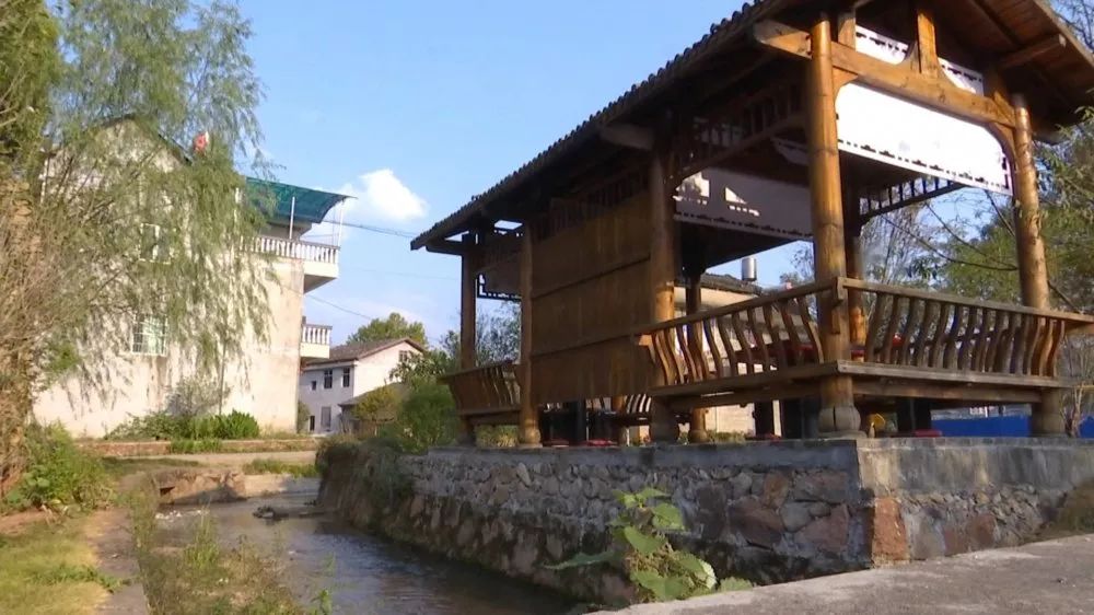 光泽油溪村村民齐上阵.