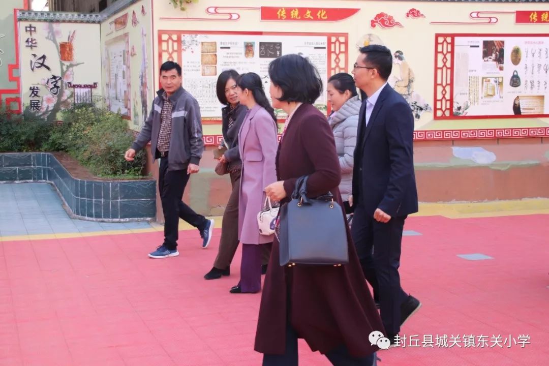 专家引领共交流听课评课促成长新乡市教育局教研员到