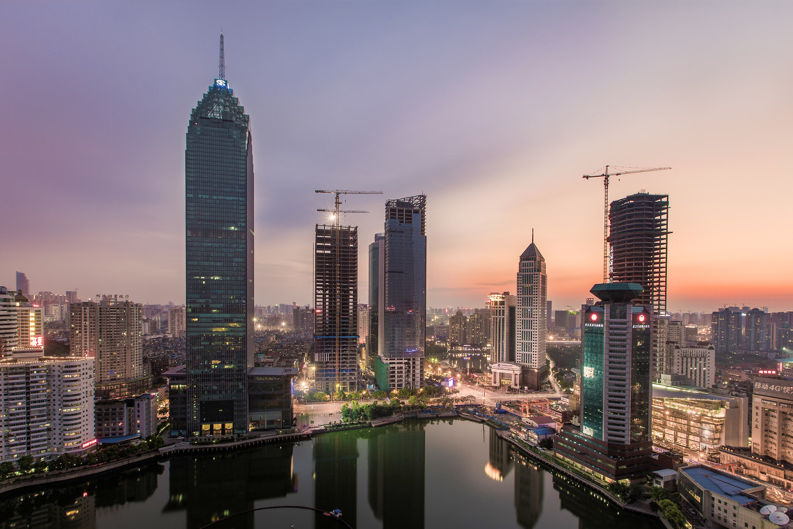 在每天不一样的大武汉,不时有新的高楼大厦拔地而起.