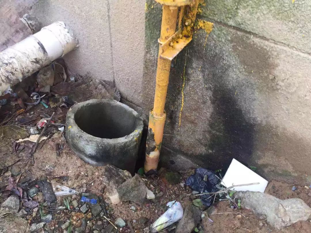 阳光茗都一居民楼燃气管道泄漏好险啊