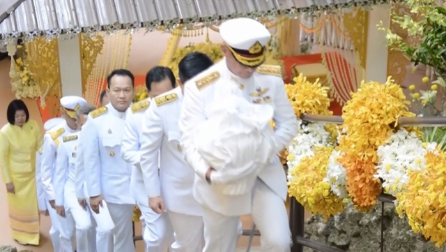 泰国国王再解职4名皇室官员卧室警卫罪名涉通奸