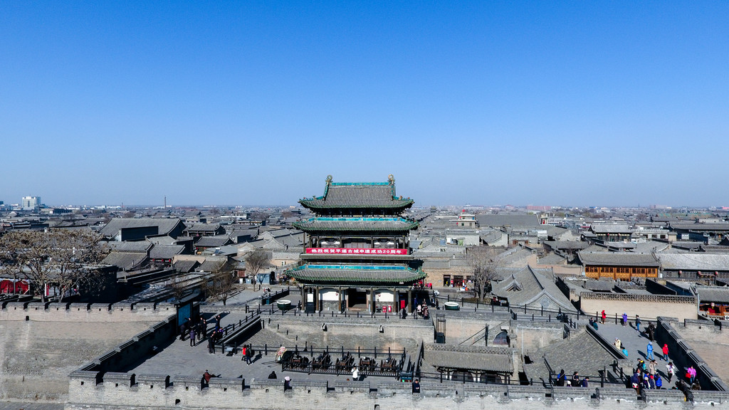 俯视平遥古城,犹如一只巨大的"神龟,六座城门象征龟的肢体,其中南门