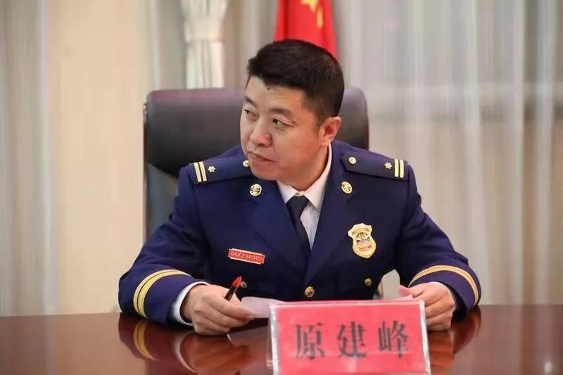 座谈会上,李泰中与退出人员齐坐一堂,谈心交流,逐个询问队员们是哪里