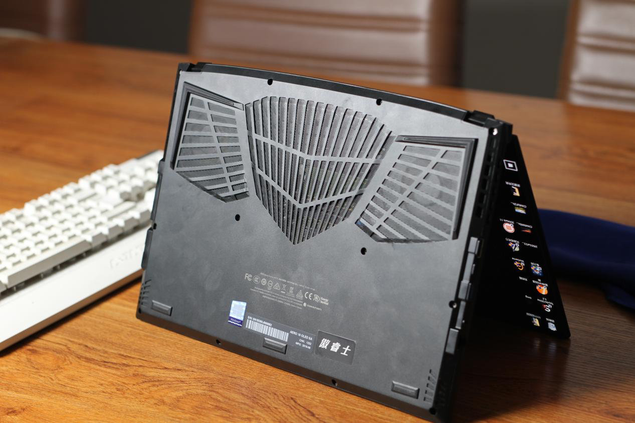 外观性能散热十项全能技嘉newaero15oled笔记本体验