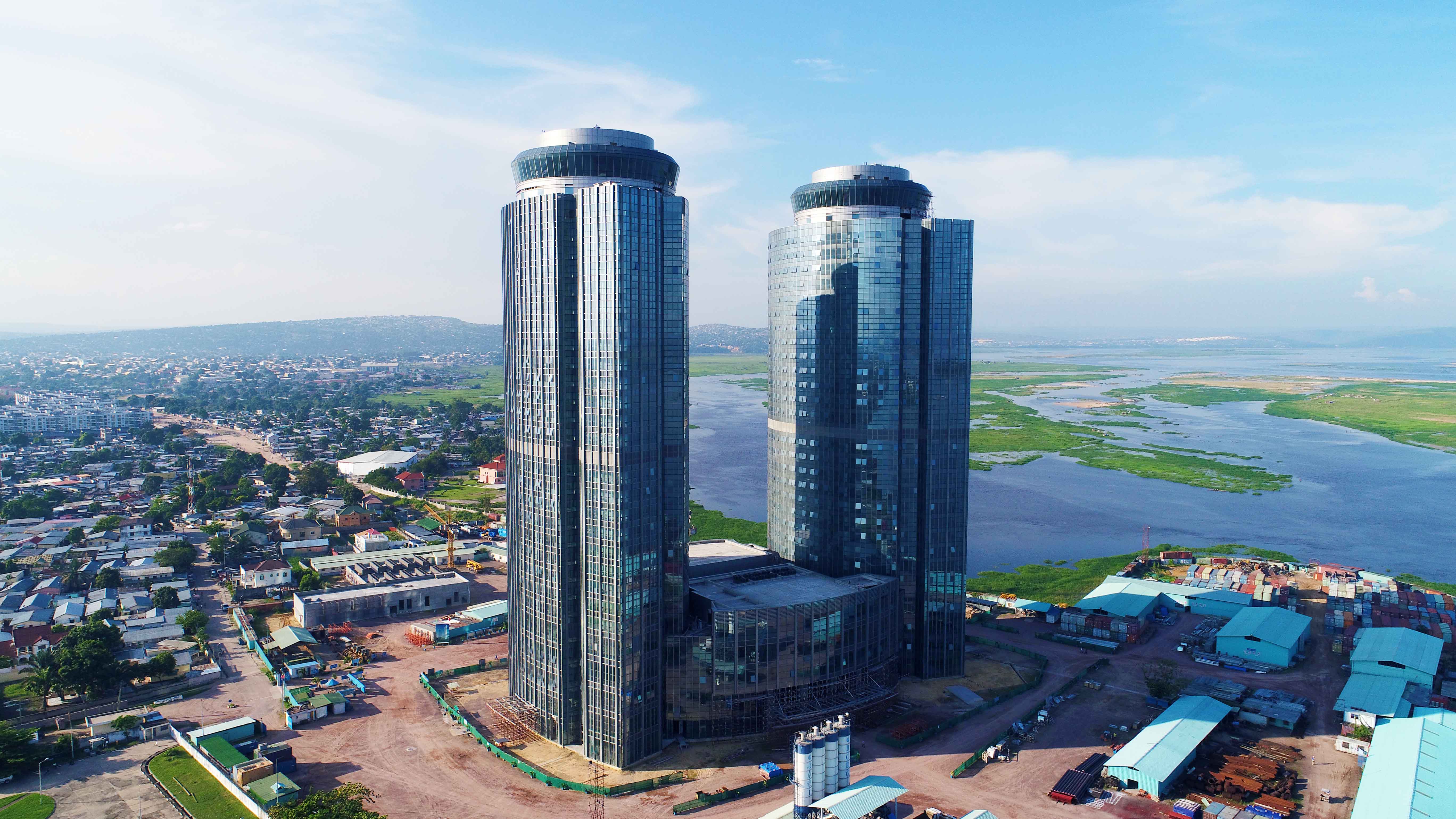 中部非洲最高楼刚果布拉柴维尔商务中心幕墙封顶