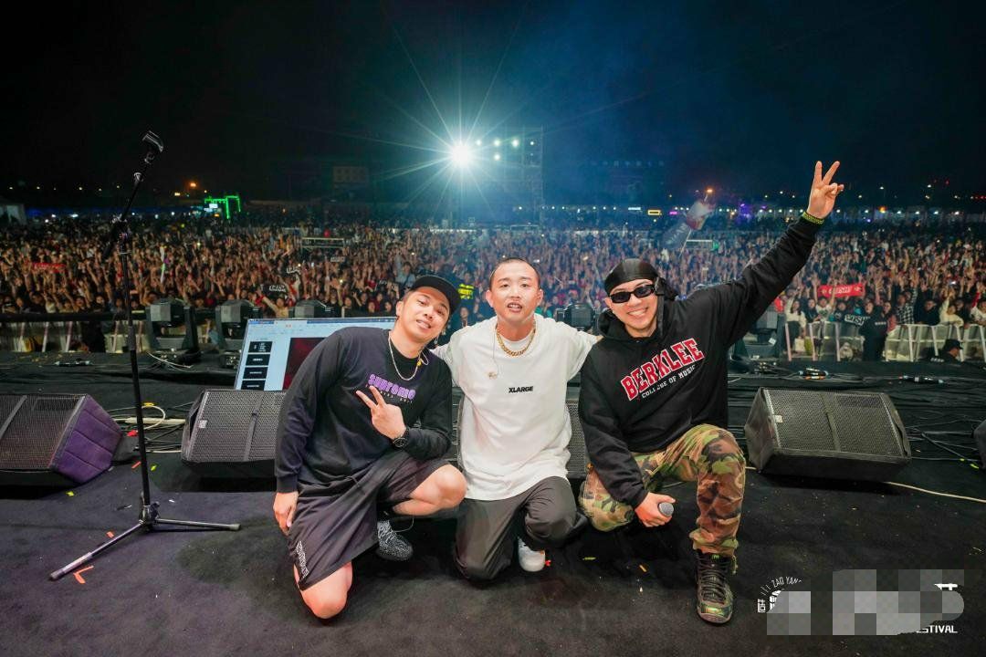 李小璐和pgone视频流出gai发文图片背景亮了马苏回应称脸真疼