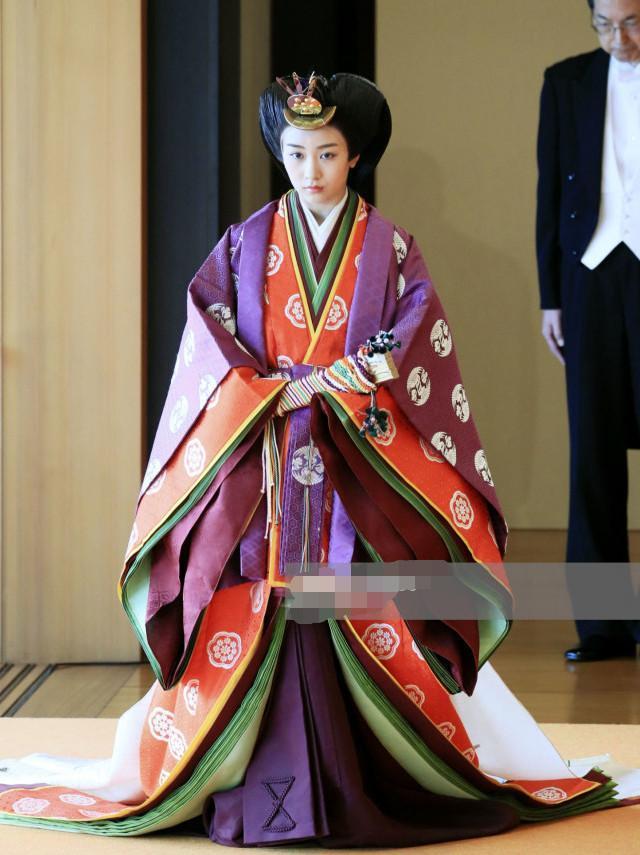原创日本皇室雅子皇后闪耀宴会穿荷叶边裙美成焦点纪子妃这次输了