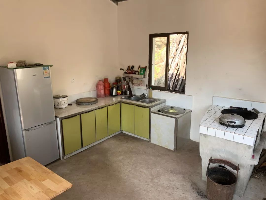 土坯房改造前后对比图土坯房改造前后对比图今年5月,龙泉驿区政协在