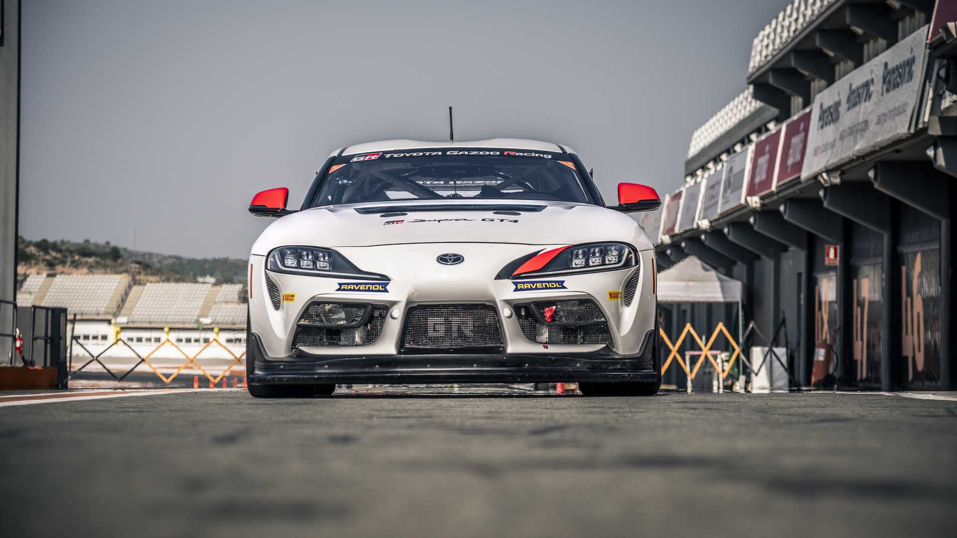 丰田supra gt4赛车发布,输出430马力,国外售价137万元
