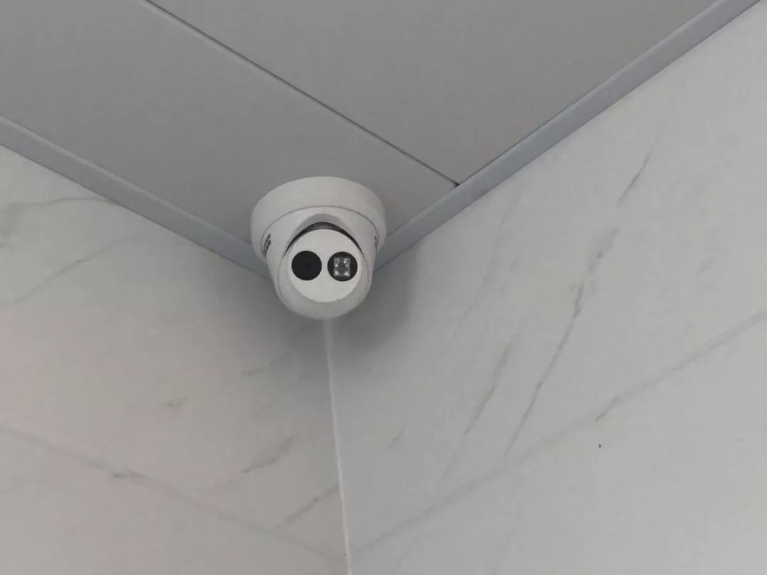 厨房里还装有监控摄像头,实现厨房全透明,让你吃得放心~放心厨房横一