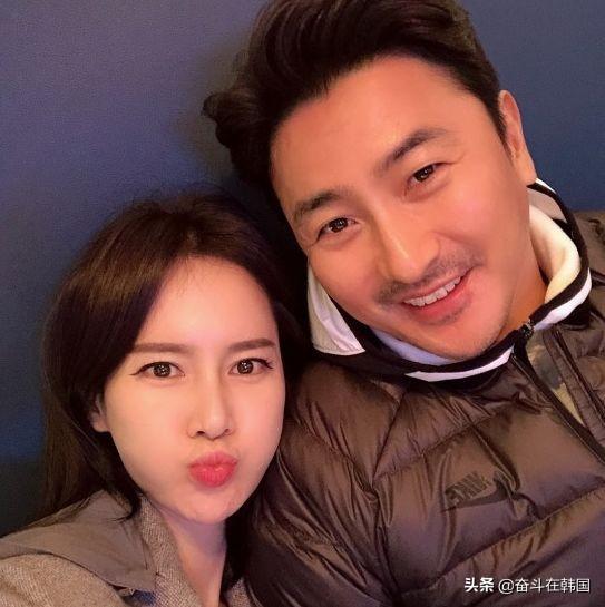 本月27日,韩国著名足球运动员安贞焕的妻子李惠媛(韩国小姐)在自己的