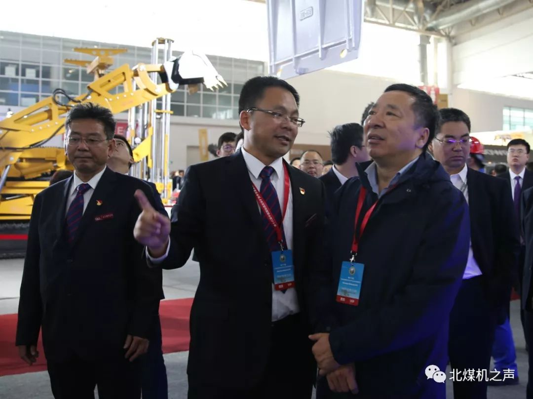 党委副书记张建国接待中煤集团总工程师马世志(右三)公司党委书记