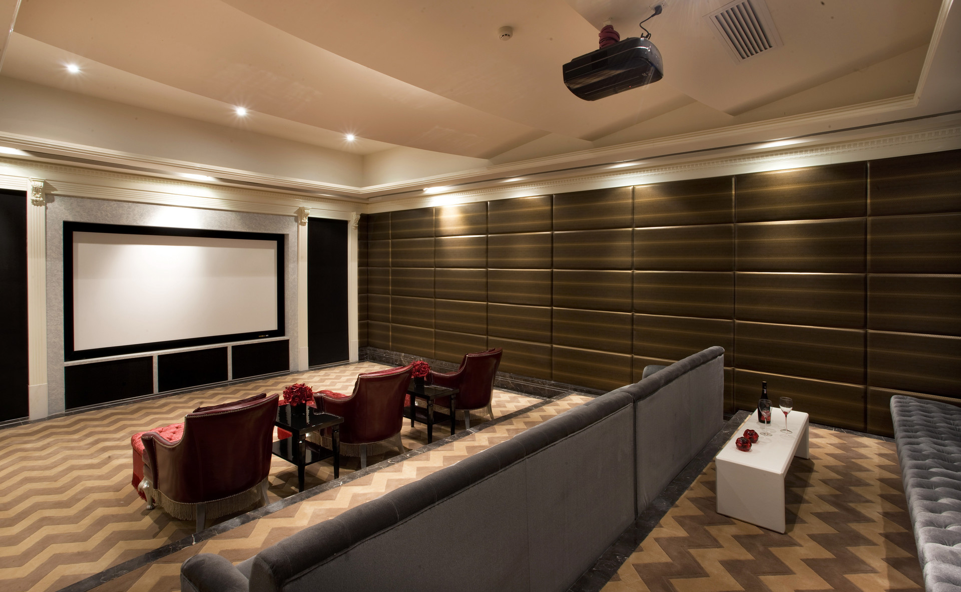 别墅地下室改造家庭影音室一般来说,通过了解地下室可以被改装成影音