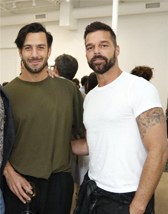 瑞奇马丁喜获第4个孩子与同志老公成为世界上最养眼性感老爸