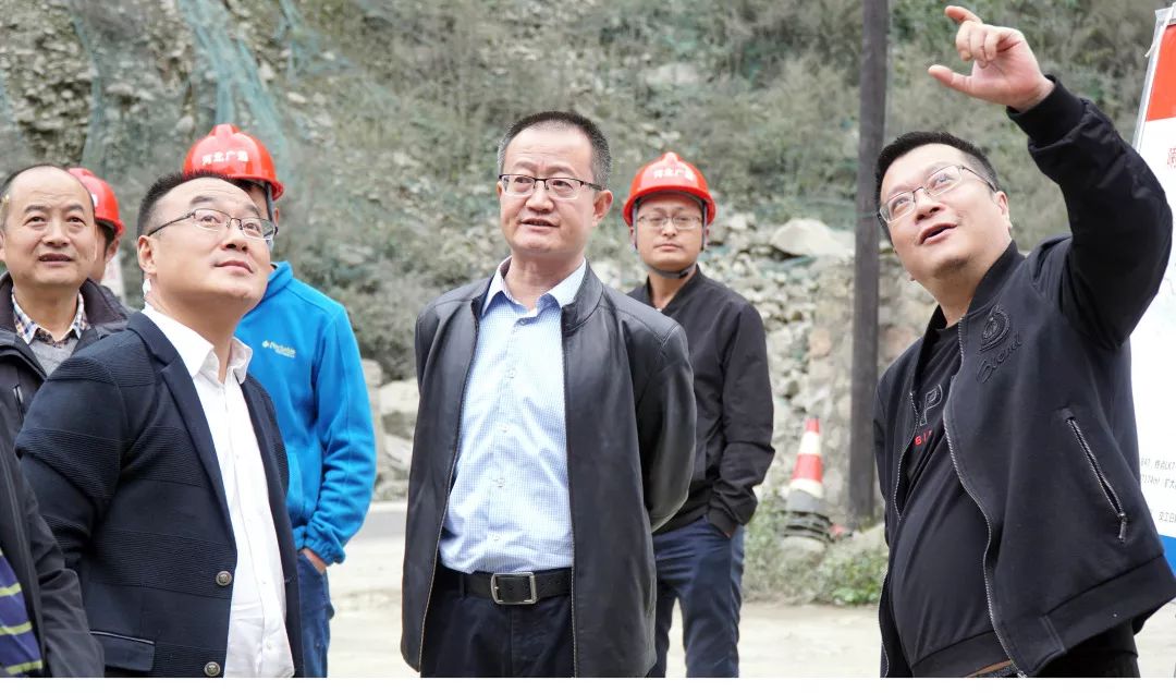 副市长张桥到天全调研锅浪跷还建公路项目建设推进情况