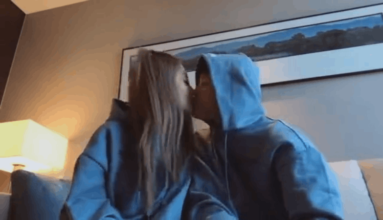 饭圈年度大戏:李小璐pg1激吻视频曝光,马苏回应称脸疼活该,却遭刘洲成