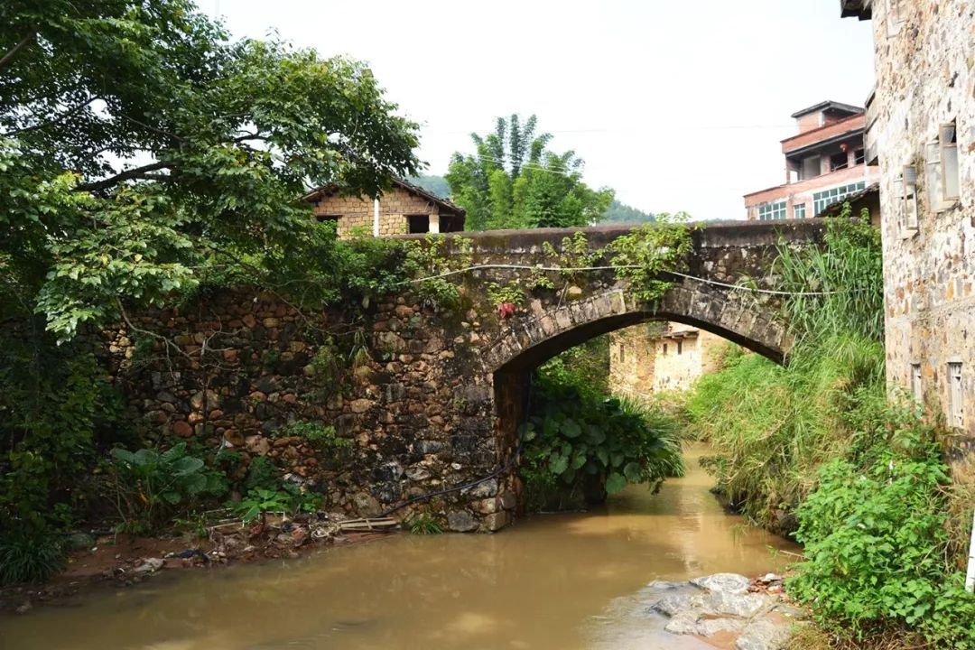 貝嶺便成為重要物資補給地,貝嶺地區(據《龍川縣誌》載,當時貝嶺為第