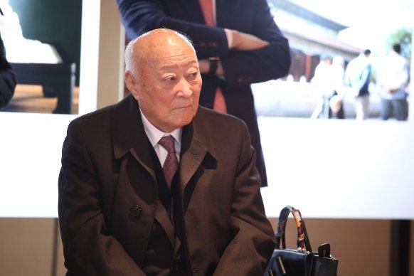 皇家雪兰莪"有教无类"系列精品雕塑北京首发_孔子第